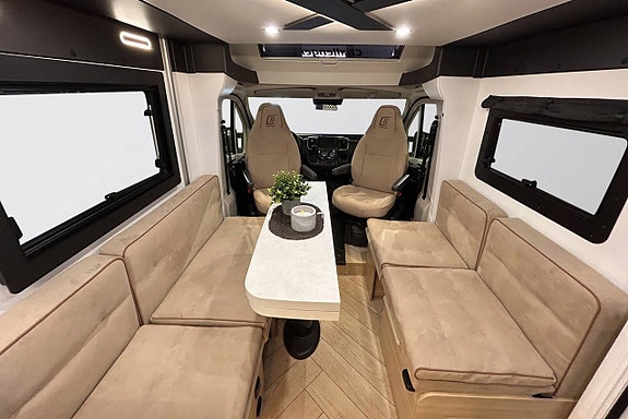 CHALLENGER X150 OPEN EDITION # AUTOMAT # ADAPTIV FARTHÅLLARE # 599cm lång # DIESELVÄRMARE - STOR SITTGRUPP 7 of 30