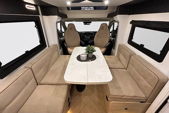CHALLENGER X150 OPEN EDITION # AUTOMAT # ADAPTIV FARTHÅLLARE # 599cm lång # DIESELVÄRMARE - STOR SITTGRUPP 11 of 30