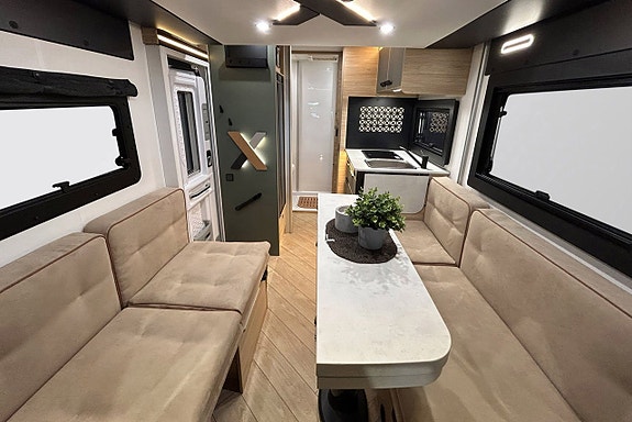 CHALLENGER X150 OPEN EDITION # AUTOMAT # ADAPTIV FARTHÅLLARE # 599cm lång # DIESELVÄRMARE - STOR SITTGRUPP 10 of 30