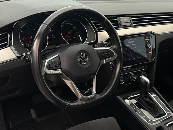 Volkswagen Passat 13 of 22