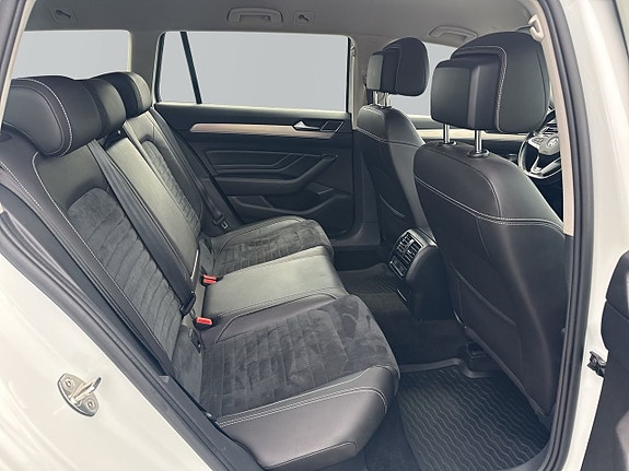 Volkswagen Passat 9 of 22