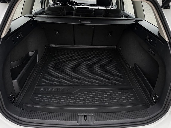 Volkswagen Passat 19 of 22