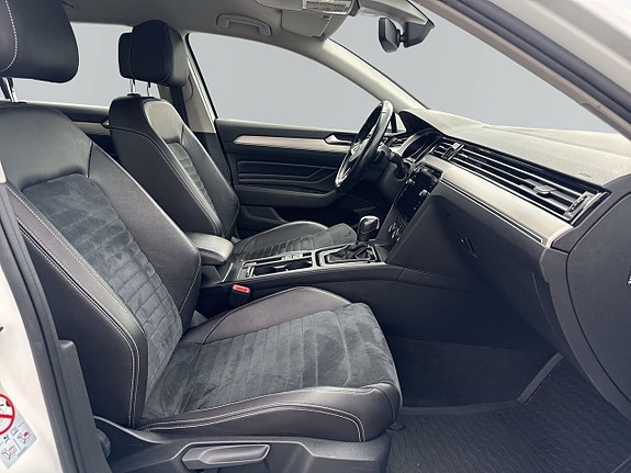 Volkswagen Passat 7 of 22