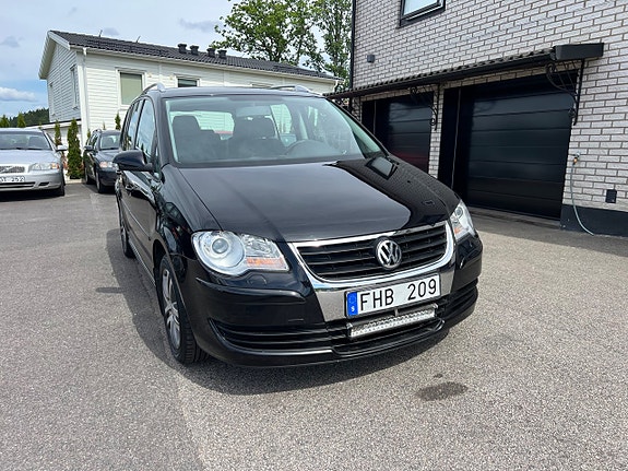 Volkswagen Touran 2 of 20
