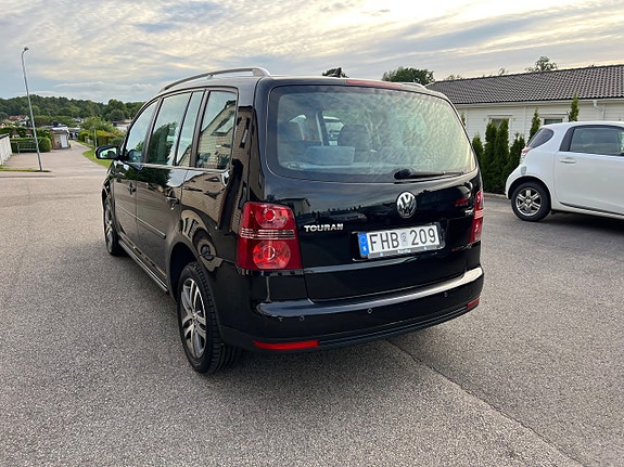 Volkswagen Touran 8 of 20