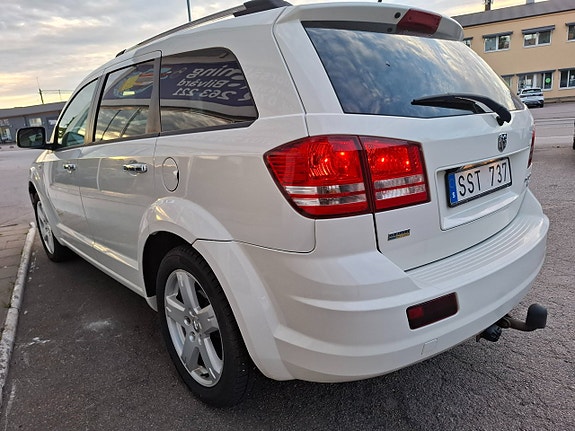 Dodge Journey 4 of 5