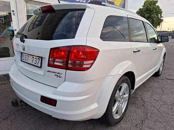 Dodge Journey 3 of 5