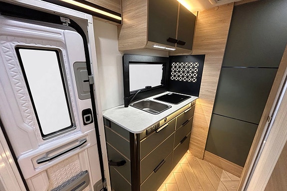 CHALLENGER X250 OPEN EDITION # AUTOMAT # ADAPTIV FARTHÅLLARE # 636cm lång # DIESELVÄRMARE - STOR SITTGRUPP 18 of 30