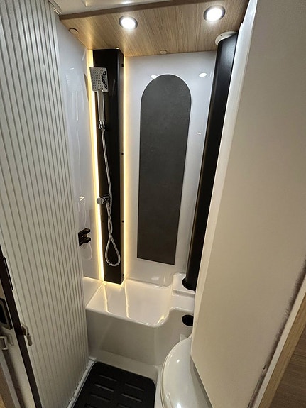 CHALLENGER X250 OPEN EDITION # AUTOMAT # ADAPTIV FARTHÅLLARE # 636cm lång # DIESELVÄRMARE - STOR SITTGRUPP 26 of 30
