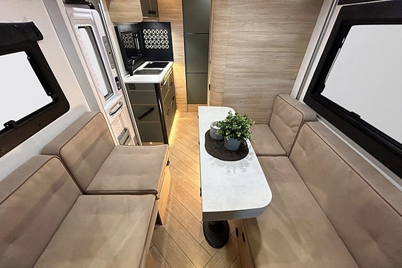 CHALLENGER X250 OPEN EDITION # AUTOMAT # ADAPTIV FARTHÅLLARE # 636cm lång # DIESELVÄRMARE - STOR SITTGRUPP 8 of 30