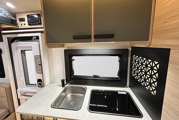 CHALLENGER X250 OPEN EDITION # AUTOMAT # ADAPTIV FARTHÅLLARE # 636cm lång # DIESELVÄRMARE - STOR SITTGRUPP 20 of 30