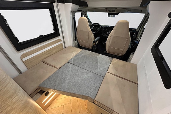 CHALLENGER X250 OPEN EDITION # AUTOMAT # ADAPTIV FARTHÅLLARE # 636cm lång # DIESELVÄRMARE - STOR SITTGRUPP 14 of 30