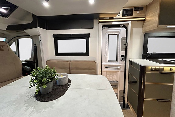 CHALLENGER X250 OPEN EDITION # AUTOMAT # ADAPTIV FARTHÅLLARE # 636cm lång # DIESELVÄRMARE - STOR SITTGRUPP 11 of 30