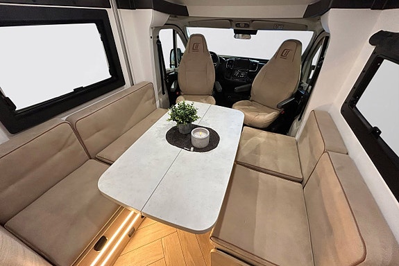 CHALLENGER X250 OPEN EDITION # AUTOMAT # ADAPTIV FARTHÅLLARE # 636cm lång # DIESELVÄRMARE - STOR SITTGRUPP 9 of 30