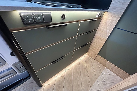 CHALLENGER X250 OPEN EDITION # AUTOMAT # ADAPTIV FARTHÅLLARE # 636cm lång # DIESELVÄRMARE - STOR SITTGRUPP 21 of 30