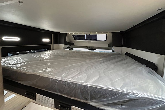 CHALLENGER X250 OPEN EDITION # AUTOMAT # ADAPTIV FARTHÅLLARE # 636cm lång # DIESELVÄRMARE - STOR SITTGRUPP 17 of 30