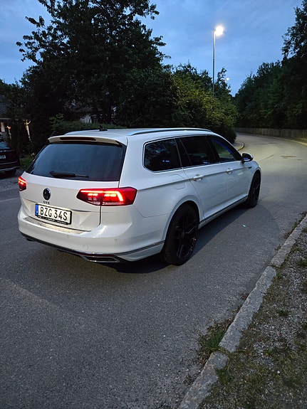 Volkswagen Passat 2 of 4