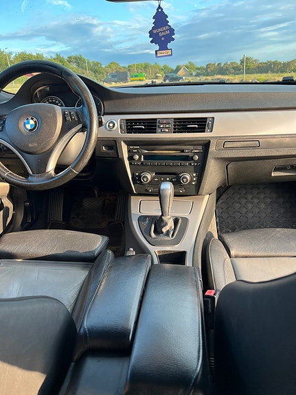 BMW 320d 4 of 5