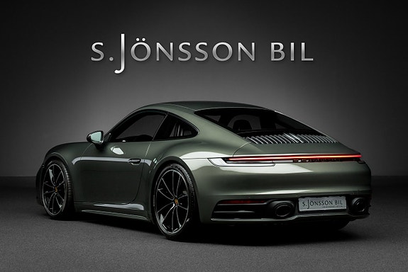 Porsche 911 Carrera 4 2 of 5