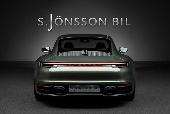 Porsche 911 Carrera 4 5 of 5