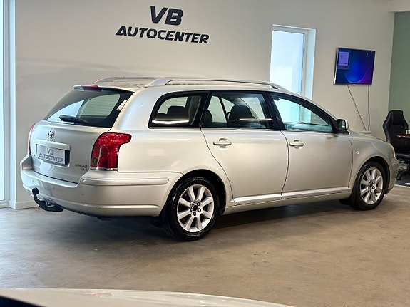 Toyota Avensis 5 of 5