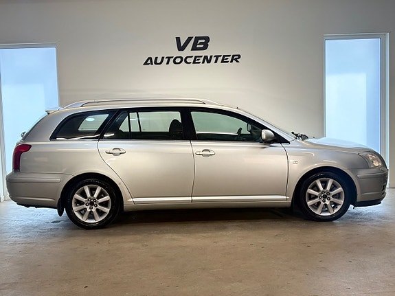 Toyota Avensis 4 of 5