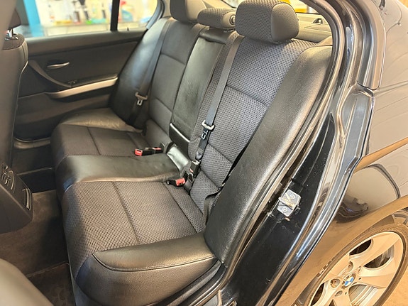 BMW 320d 19 of 22