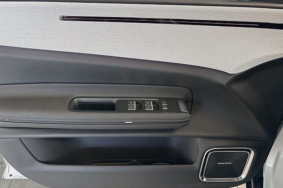 Polestar 4 15 of 30