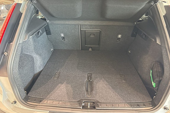 Volvo EX40 13 of 30