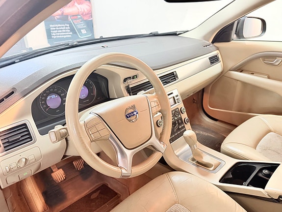 Volvo V70 9 of 14