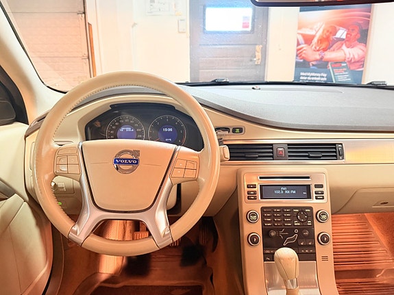 Volvo V70 11 of 14
