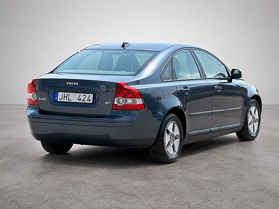 Volvo S40 2 of 5