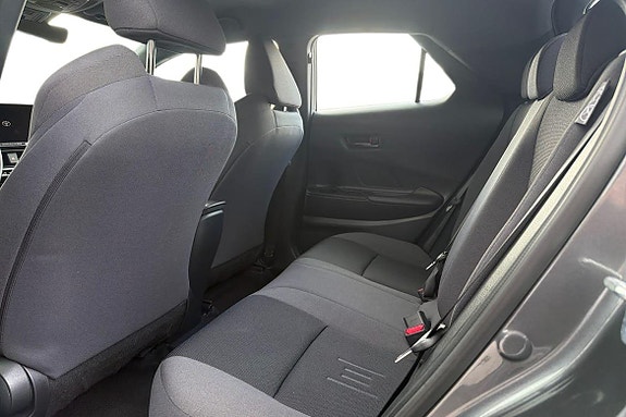 Toyota C-HR 13 of 21