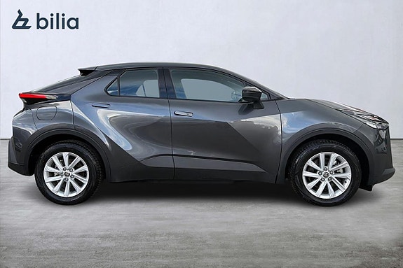 Toyota C-HR 18 of 21