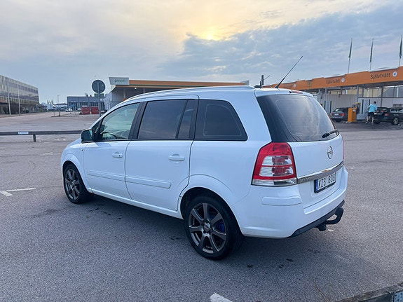 Opel Zafira 3 of 4