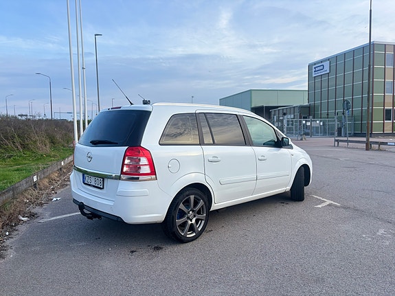 Opel Zafira 2 of 4