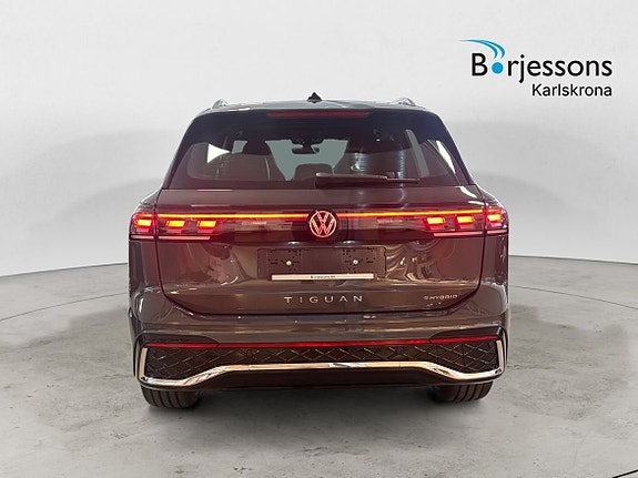 Volkswagen Tiguan 4 of 5