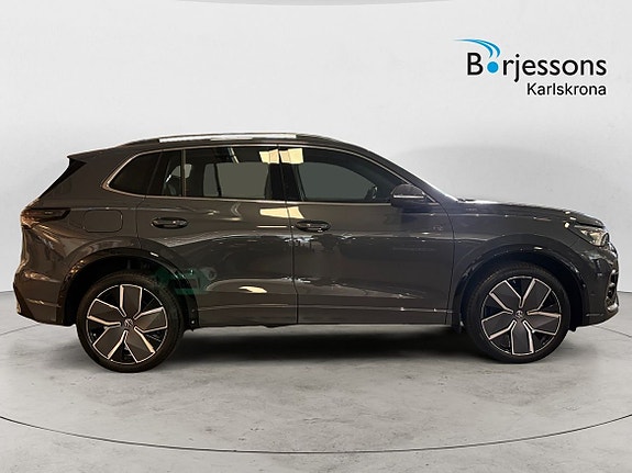 Volkswagen Tiguan 2 of 5