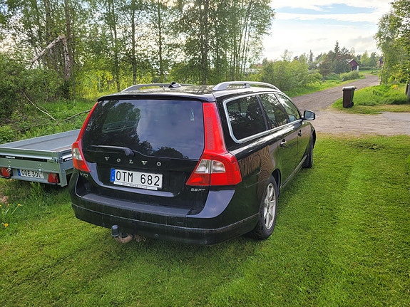 Volvo V70 3 of 5