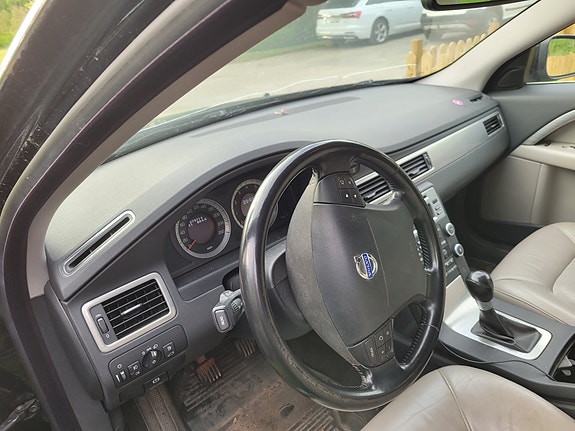 Volvo V70 7 of 15