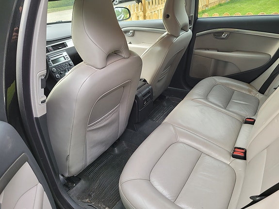 Volvo V70 6 of 15