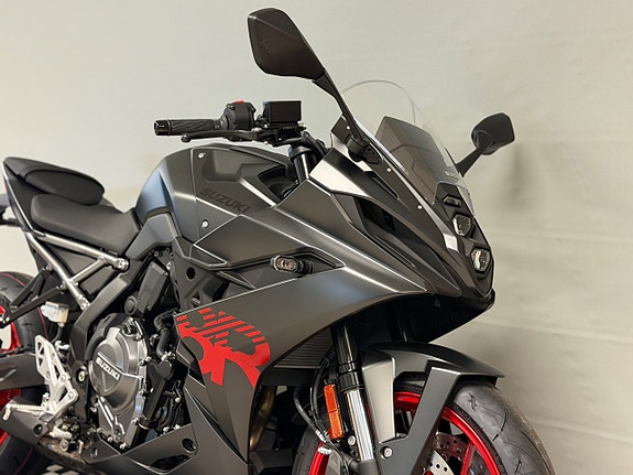 Suzuki GSX-8R 5 of 5