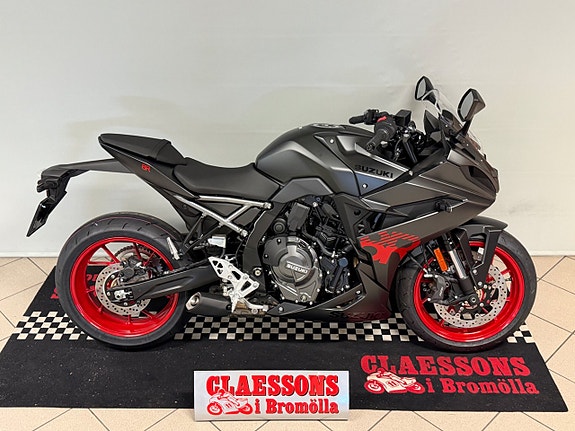 Suzuki GSX-8R 6 of 8