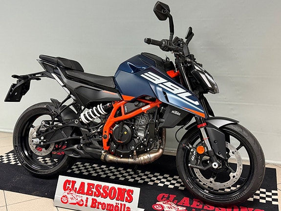 KTM 390 Duke 3 of 5