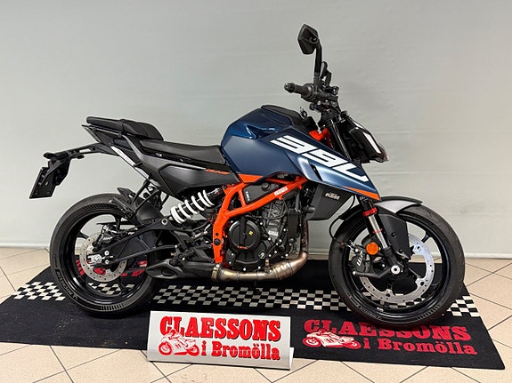 KTM 390 Duke 2 of 5