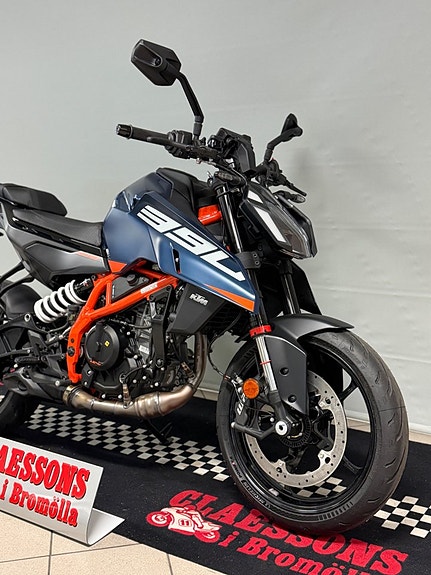KTM 390 Duke 4 of 5