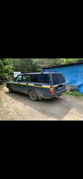 Volvo 240 2 of 5