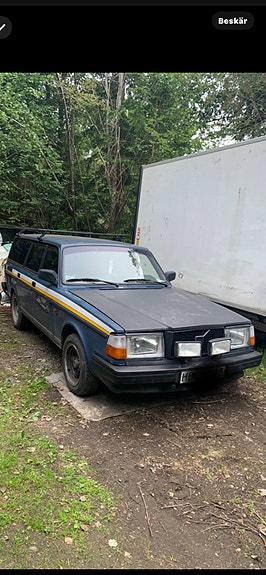 Volvo 240 3 of 5