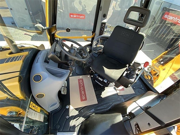 JCB 4CX 3 of 5