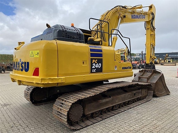 Komatsu PC240LCD-11 4 of 12